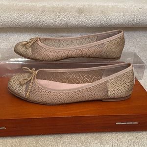 Pretty Ballerinas gold flats / ballerinas